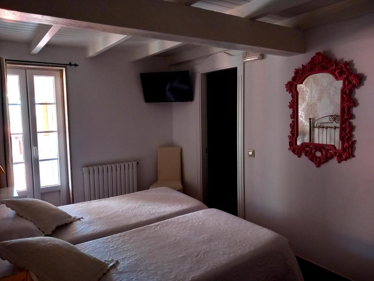 Hotel Puerto Arnela カマリーニャス エクステリア 写真